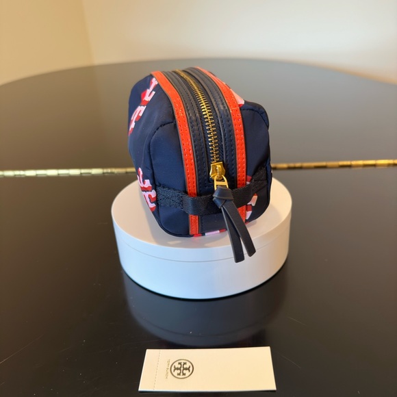 NWT Authentic Rare Luxury Travel Tory Burch Flying Logo Cosmetic Case/Bag - Picture 10 of 17